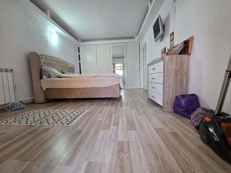 Apartament cu 4 camere decomandat în E3