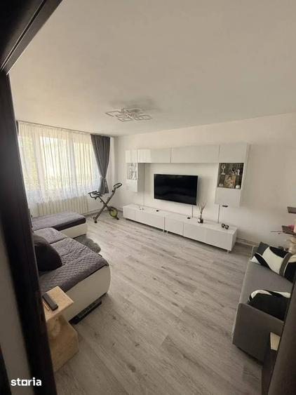 Apartament cu 4 camere în Berceni