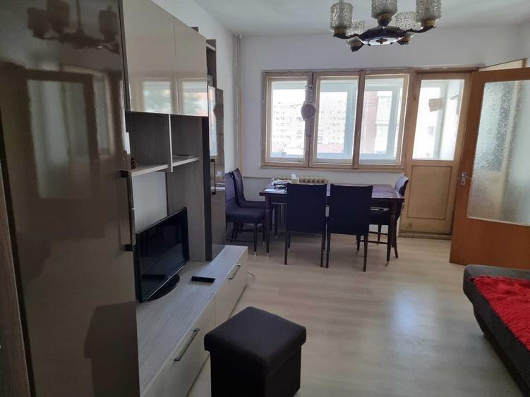 Apartament cu 3 camere semidecomandat în Câmpia Libertății