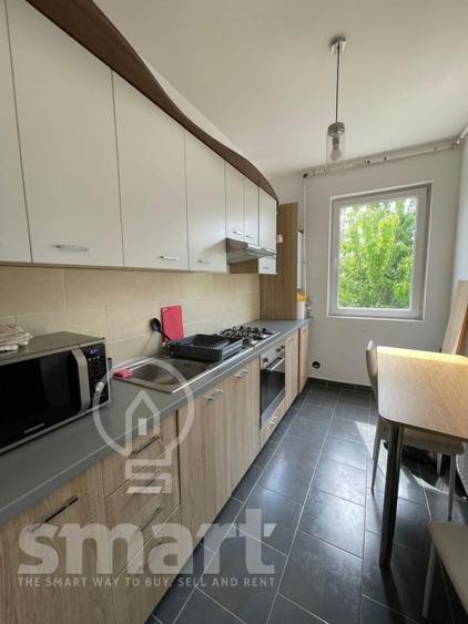 Apartament cu 3 camere semidecomandat în Andrei Mureșanu