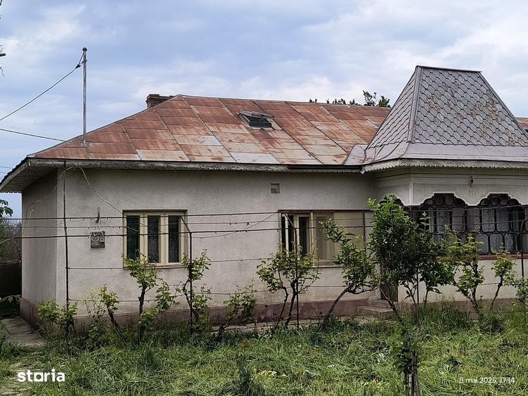 Casă cu 4 camere în Troianul