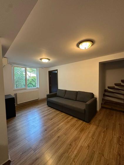 Apartament cu 3 camere semidecomandat în Bucureștii Noi