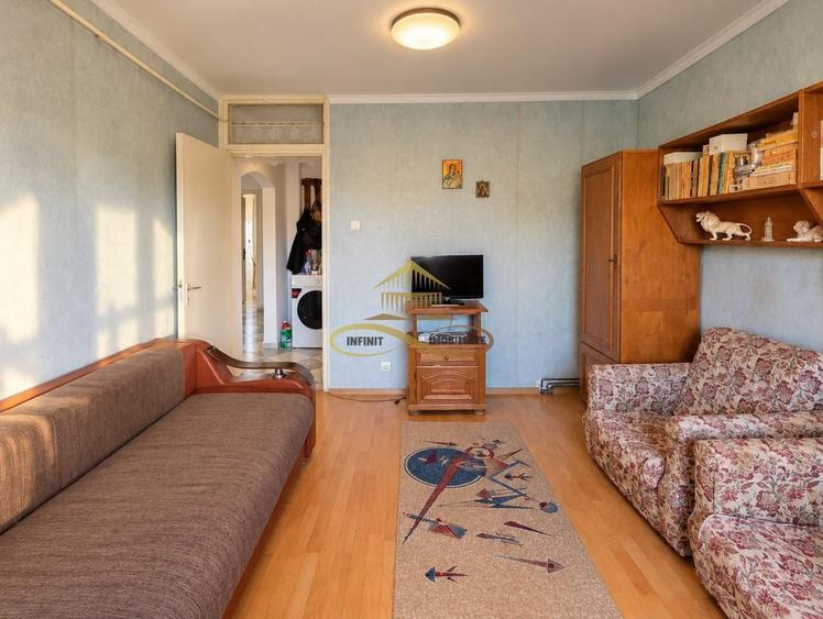 Apartament cu 3 camere decomandat în 9 Mai