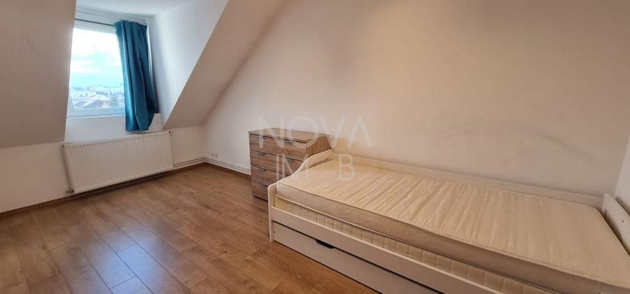 Apartament cu 3 camere decomandat, mobilat în Turnișor