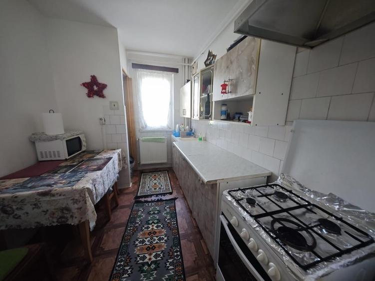 Apartament cu 2 camere semidecomandat în 13 Decembrie