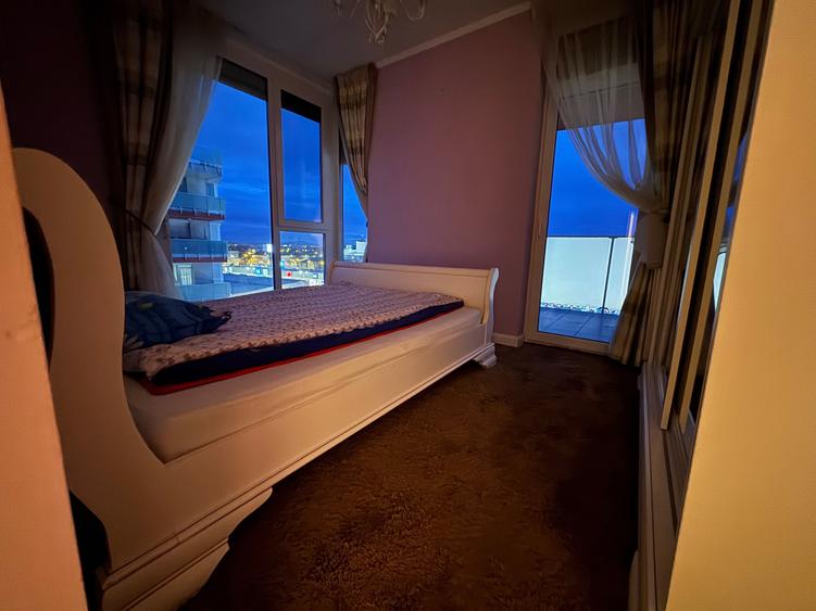 Apartament cu 3 camere decomandat în Exterior Vest