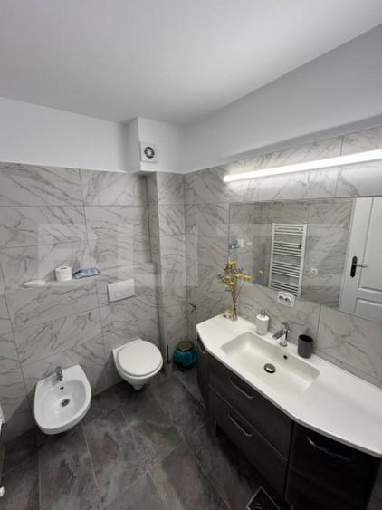 Apartament cu 3 camere semidecomandat în Central