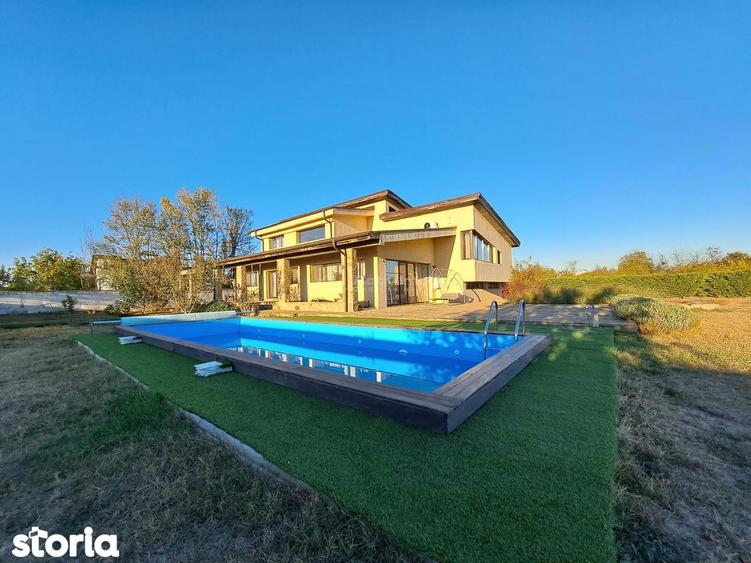 Casă cu 8 camere cu Teren 2500 Mp în Crevedia
