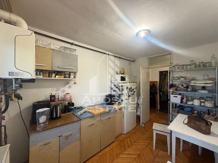 Apartament cu 2 camere decomandat, mobilat în Bucovina