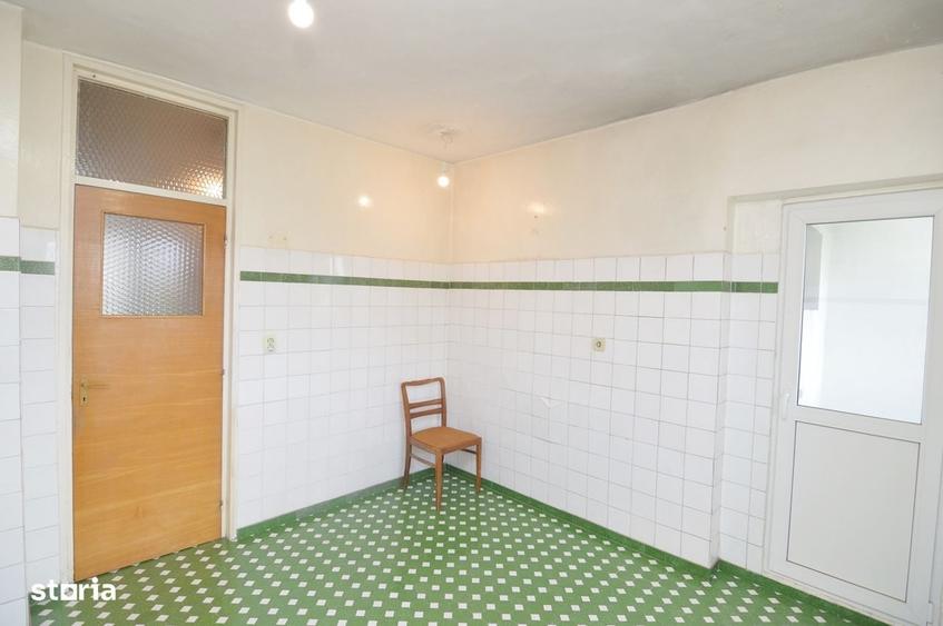 Apartament cu 4 camere decomandat în Titulescu