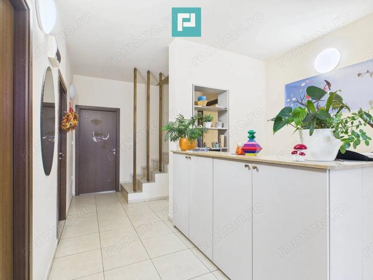 Casă cu 5 camere cu Teren 987 Mp în Aradului