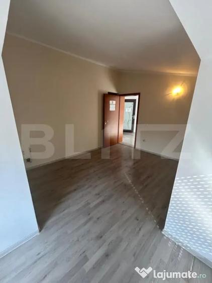 Apartament cu 5 camere semidecomandat în Dumbrăvița