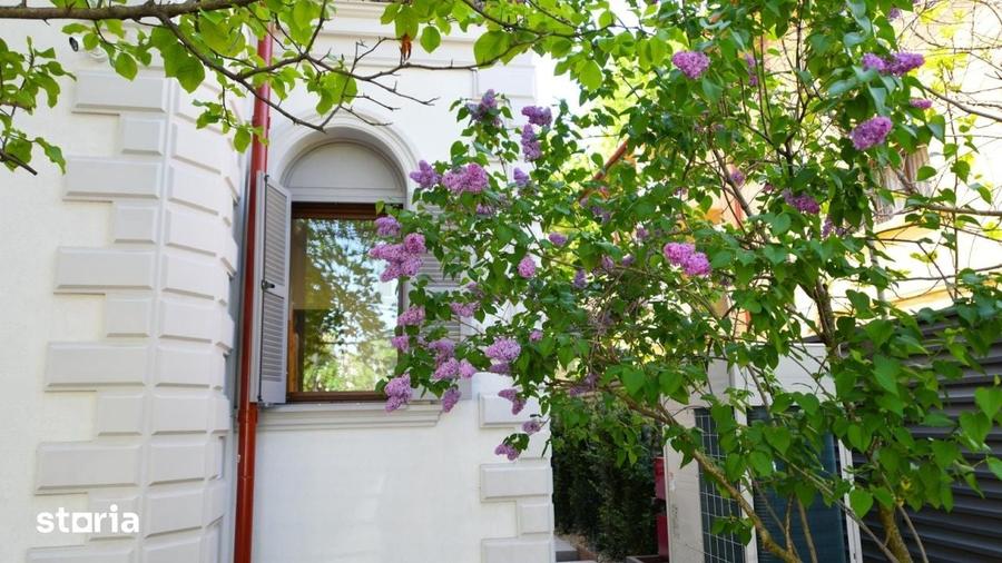 Casă cu 10 camere cu Teren 468 Mp în Cotroceni