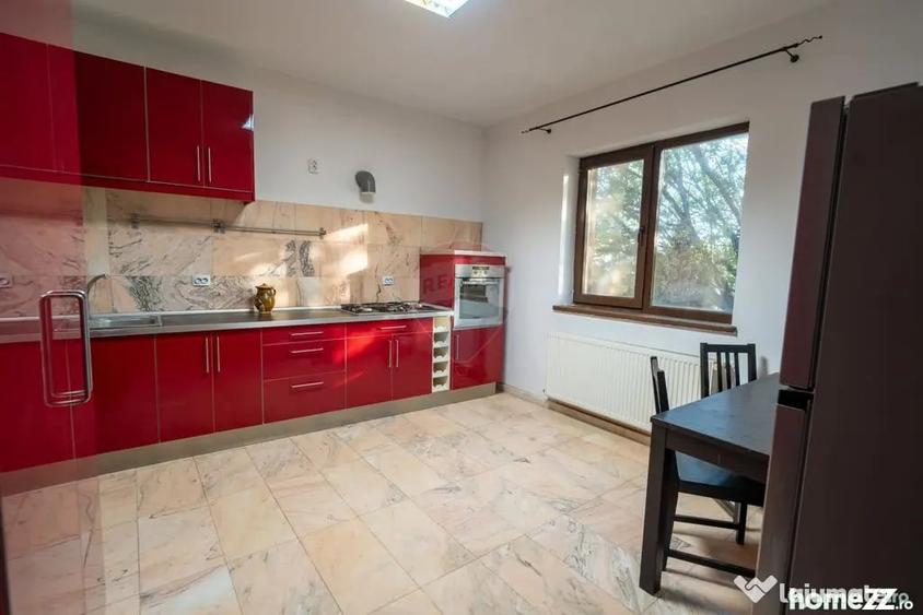 Casă cu 5 camere cu Teren 500 Mp în Brănești