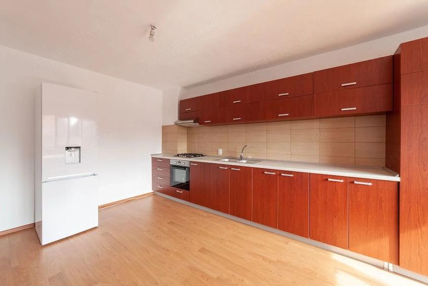 Casă cu Teren 4563 Mp în Central