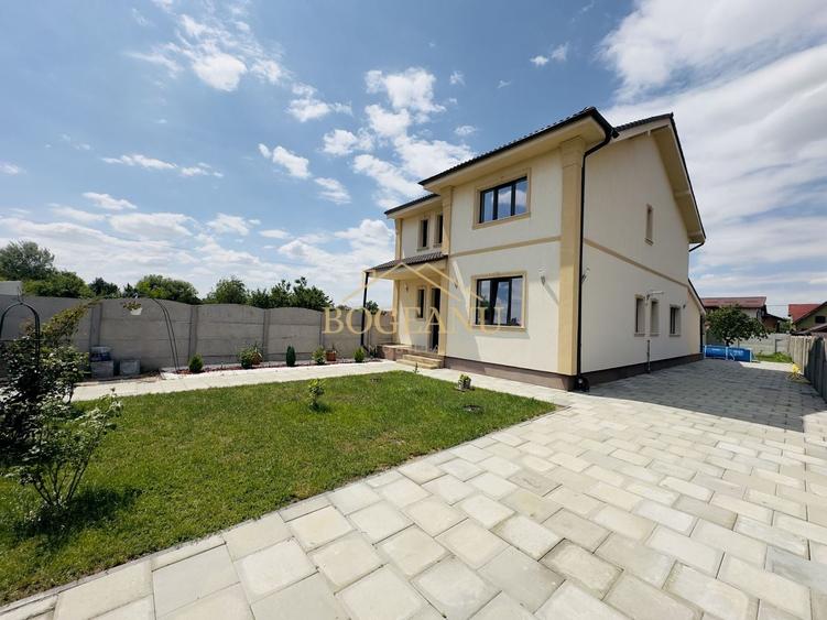 Casă individuală cu 5 camere cu Canalizare în Plopi