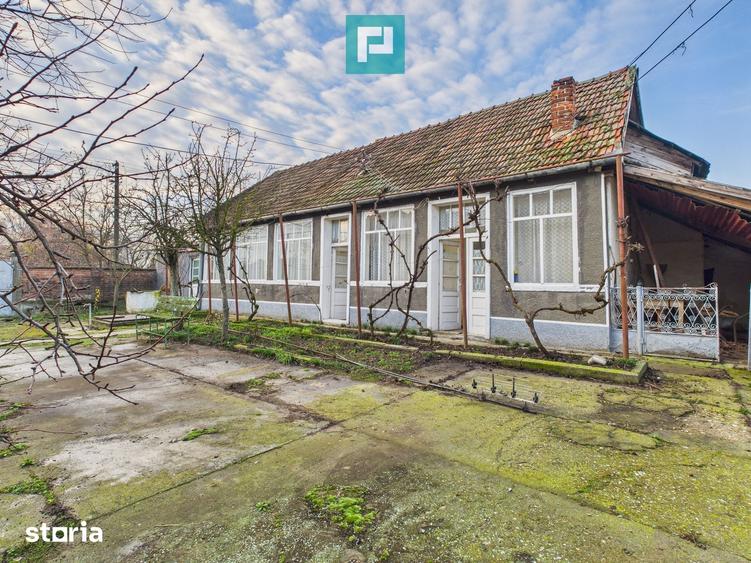 Casă cu 3 camere cu Teren 2800 Mp în Central
