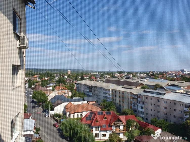 Apartament cu 3 camere decomandat în Micro 5