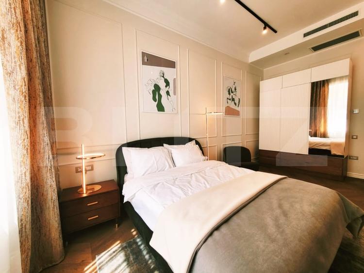 Apartament cu 3 camere semidecomandat, mobilat în Central
