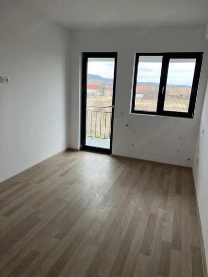 Vand duplex la cheie - suprafa?a utila este de 110 m2 , 3 dormitoare - 16