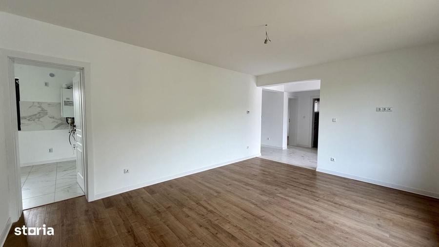 Casă cu 4 camere decomandat în Hlincea