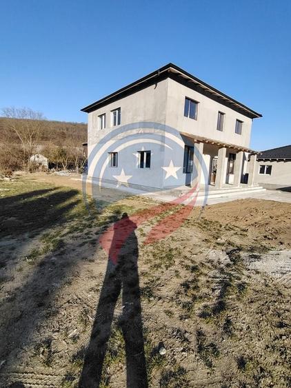 Casă cu 4 camere cu Canalizare în Remetea