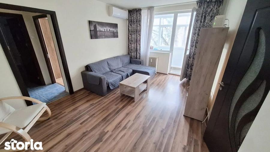 Apartament cu 3 camere semidecomandat în Calea București
