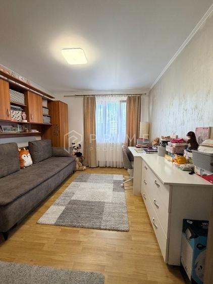 Casă individuală cu 6 camere cu Canalizare în Dâmbu Pietros