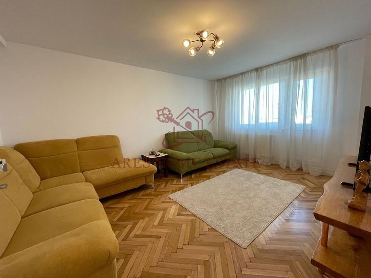 Apartament cu 3 camere decomandat, mobilat în Dacia