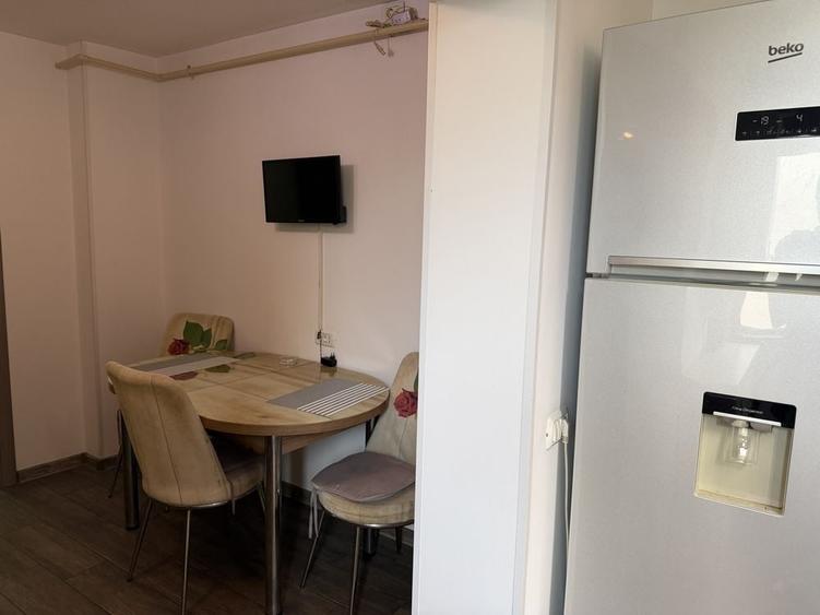 Apartament cu 3 camere decomandat în Exterior Vest