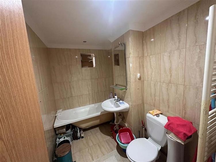 Apartament cu 3 camere decomandat în Bucovina