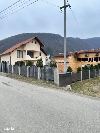 Casă cu 5 camere cu Teren 700 Mp în Sohodol