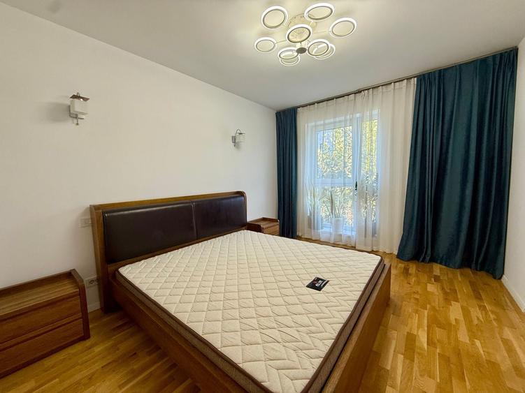 Casă cu 5 camere cu Canalizare în Pipera
