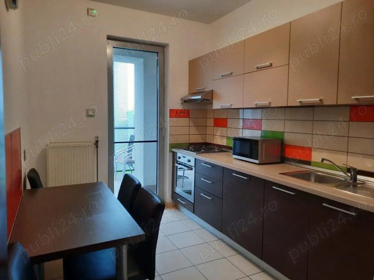 Apartament cu 3 camere decomandat, mobilat în Văcăresti