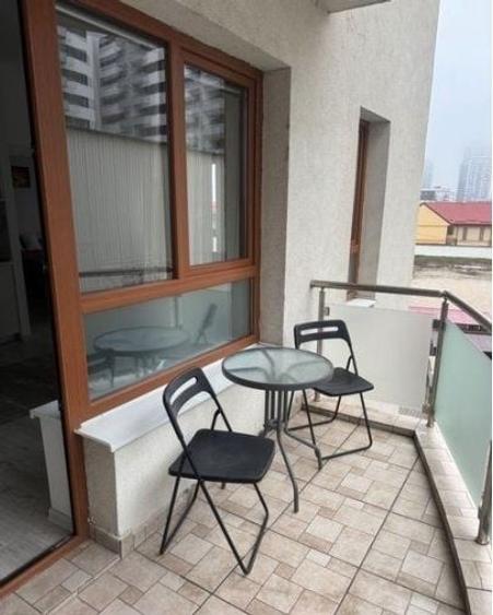 Apartament cu 2 camere semidecomandat, mobilat în Mihai Bravu