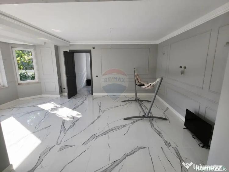 Apartament cu 5 camere decomandat în Precista