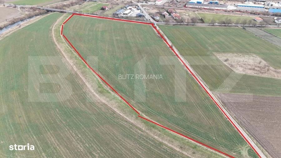 Vand teren intravilan pentru dezvoltare imobiliara/ depozite/ hale, Re