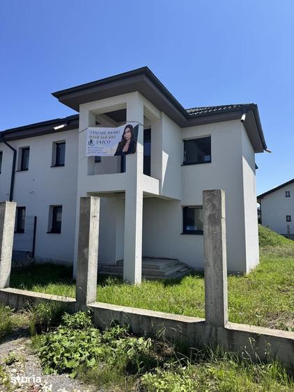 Casă cu 4 camere cu Teren 376 Mp în Stupini