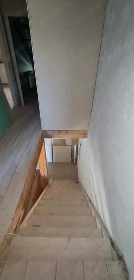 Casă cu 4 camere în Poienița
