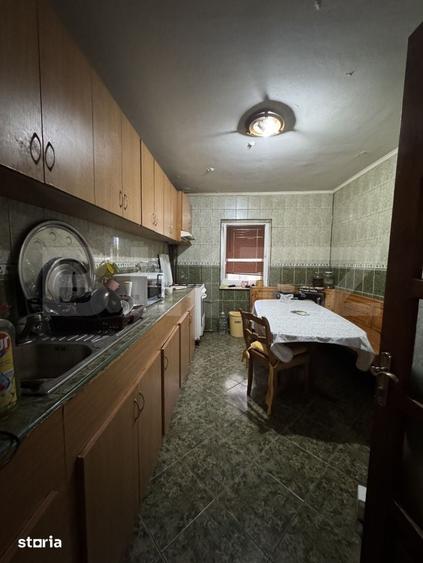Apartament cu 4 camere decomandat în Rovine