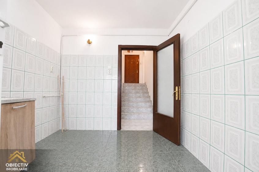 Apartament cu 4 camere decomandat în Central
