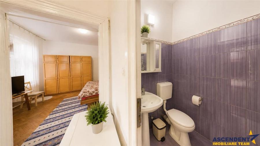 Apartament cu 3 camere decomandat în Central