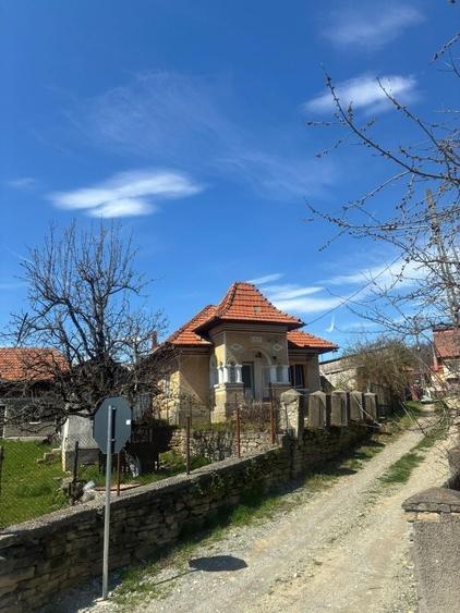 Casă cu 3 camere în Micloșanii Mici