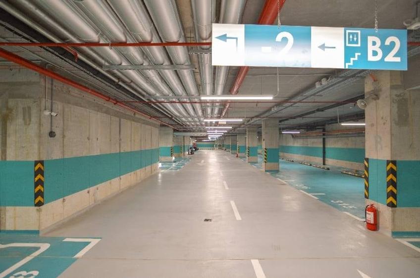 Birou, de 300 mp, în P-ta Presei Libere