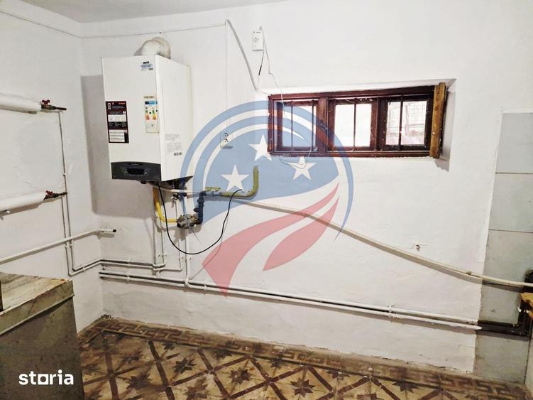 Casă cu 5 camere cu Teren 252 Mp în Central