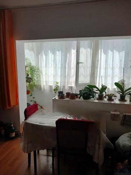 Apartament cu 3 camere decomandat în Confecții