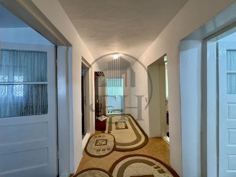 Casă cu 5 camere cu Teren 1190 Mp în Sud