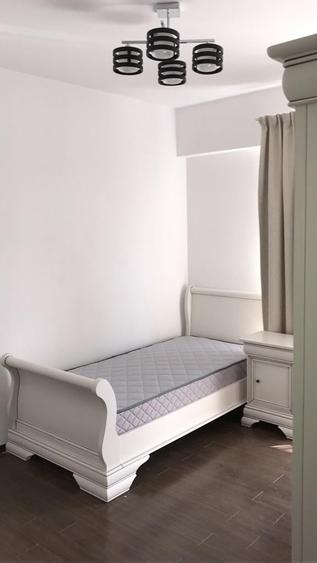 Apartament cu 4 camere semidecomandat, mobilat în Plopilor