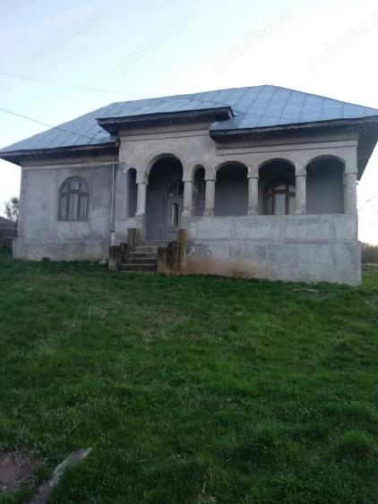 Casă cu 3 camere cu Teren 1106 Mp în Central