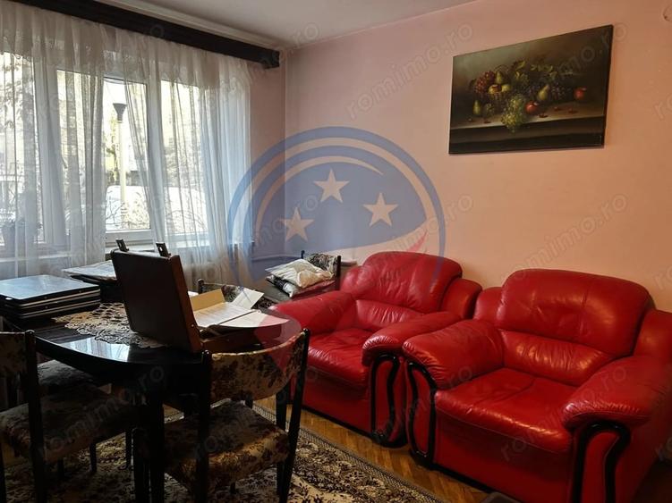 Apartament cu 3 camere decomandat în Siloz